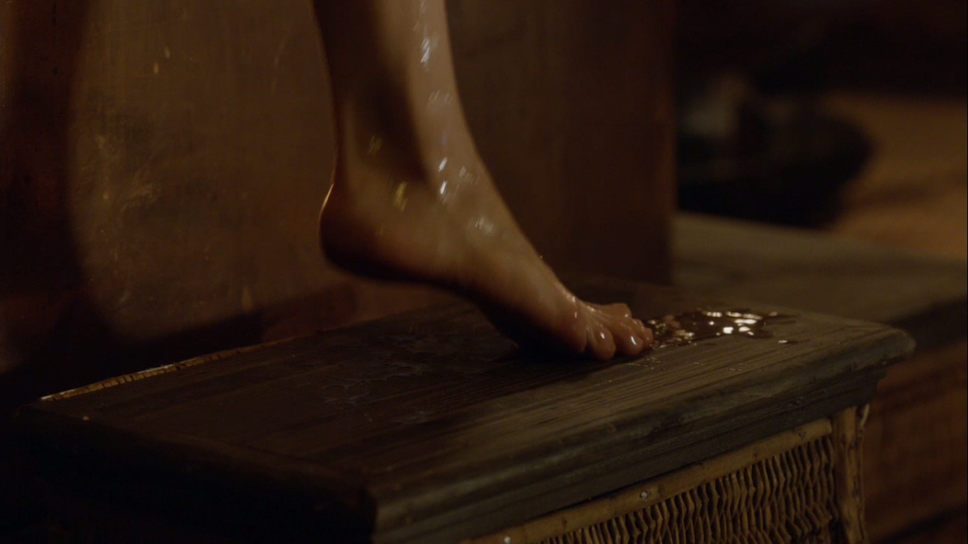 Emilia-Clarke-Feet-1562314.jpg